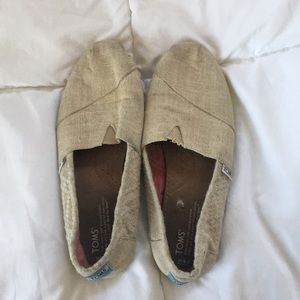 Women’s tan canvas Toms